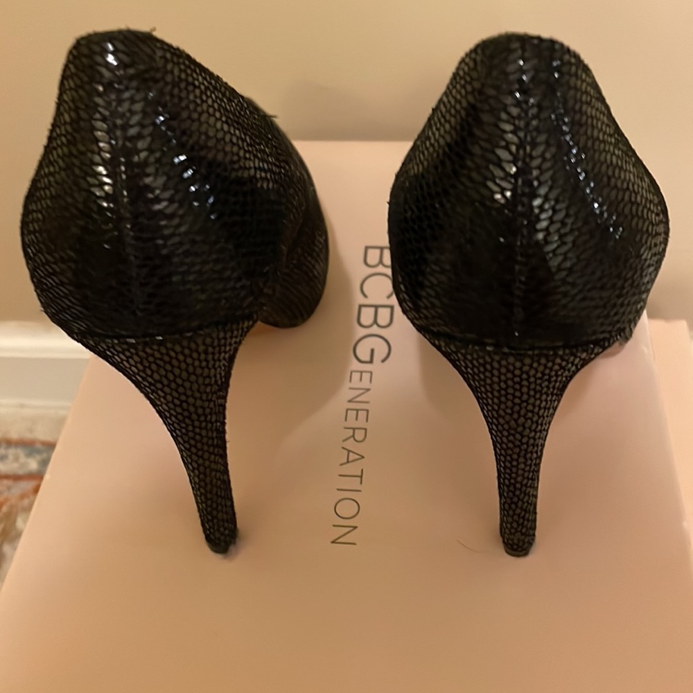 BCBG Women's high heel shoes - Picture 3 of 4